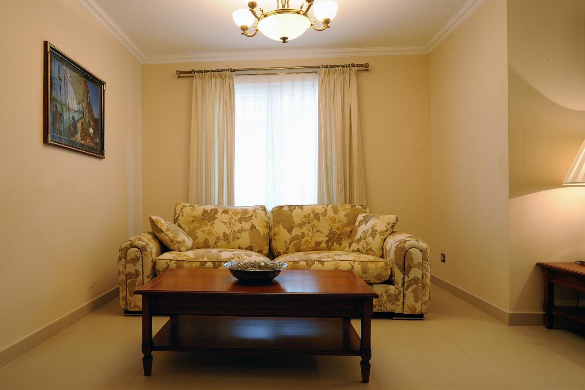 Hotel Solitudo Uble エクステリア 写真