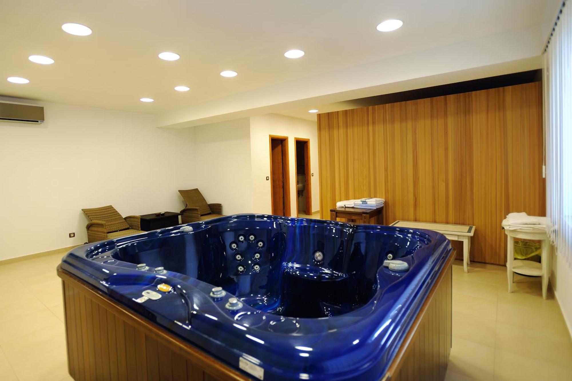 Hotel Solitudo Uble エクステリア 写真