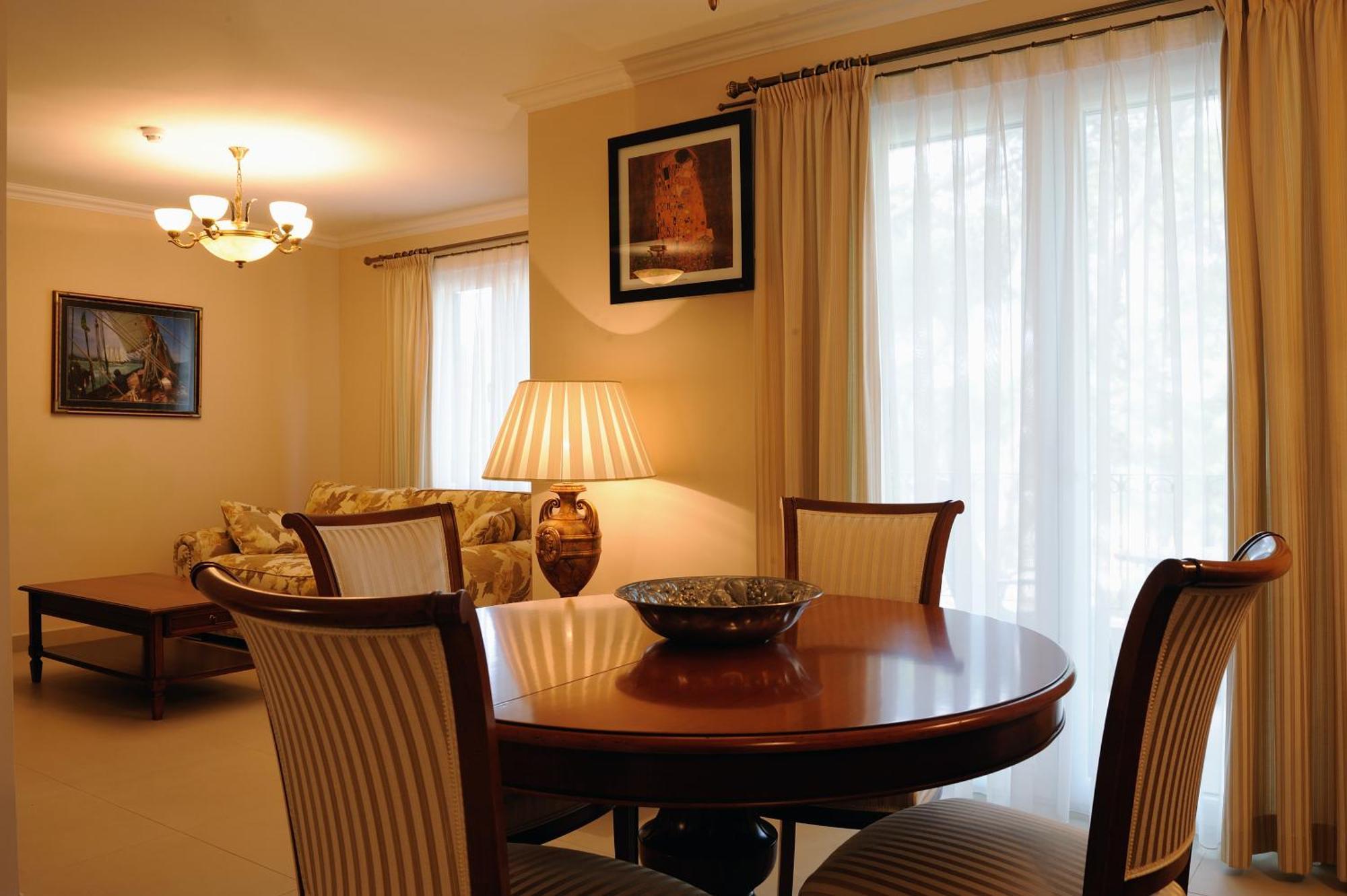 Hotel Solitudo Uble エクステリア 写真