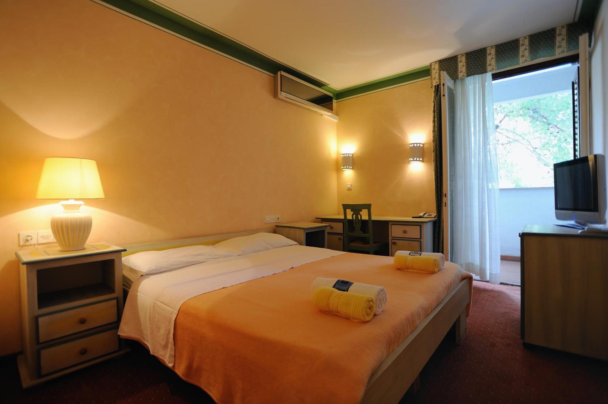 Hotel Solitudo Uble エクステリア 写真