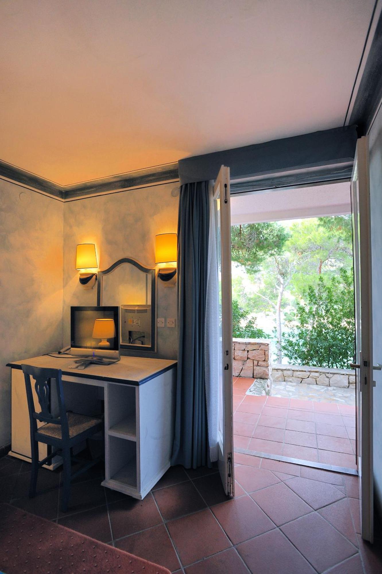 Hotel Solitudo Uble エクステリア 写真