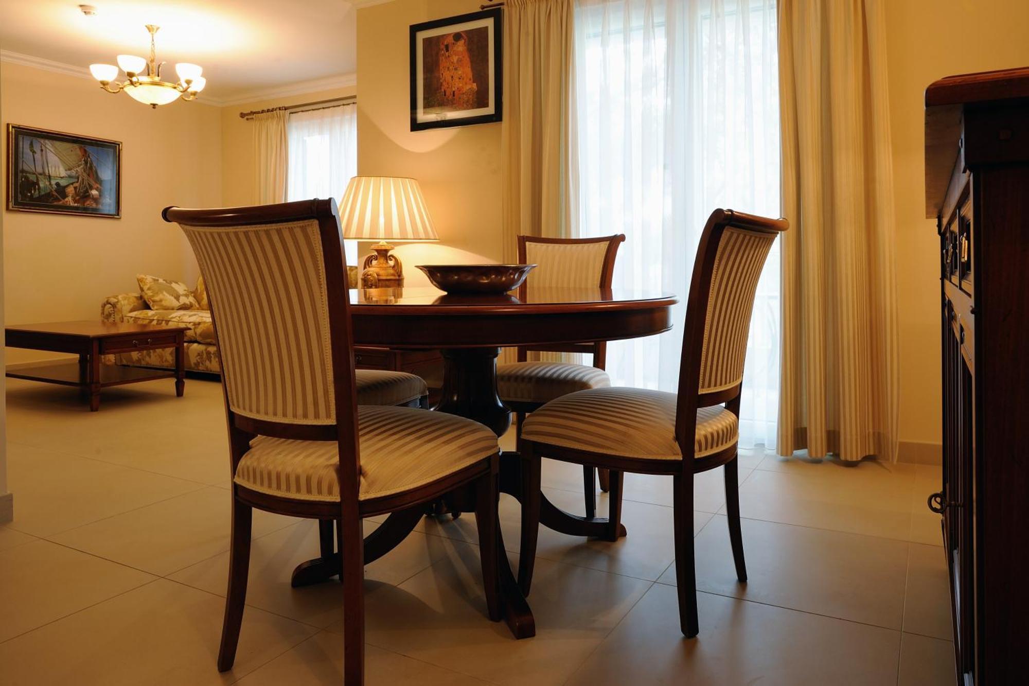 Hotel Solitudo Uble エクステリア 写真
