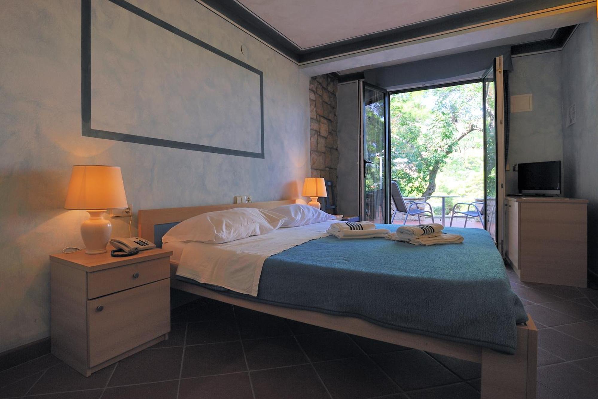 Hotel Solitudo Uble エクステリア 写真