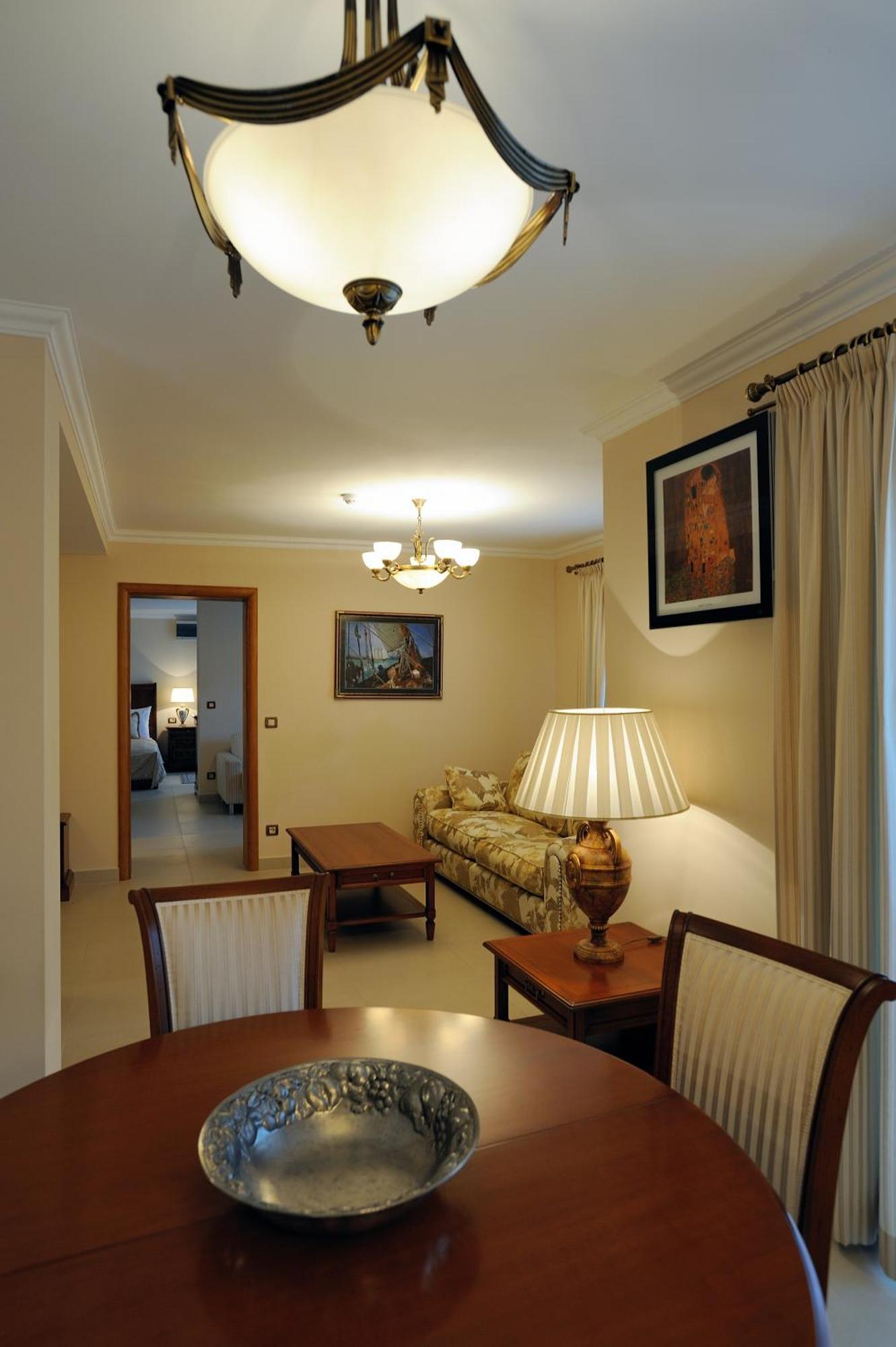 Hotel Solitudo Uble エクステリア 写真