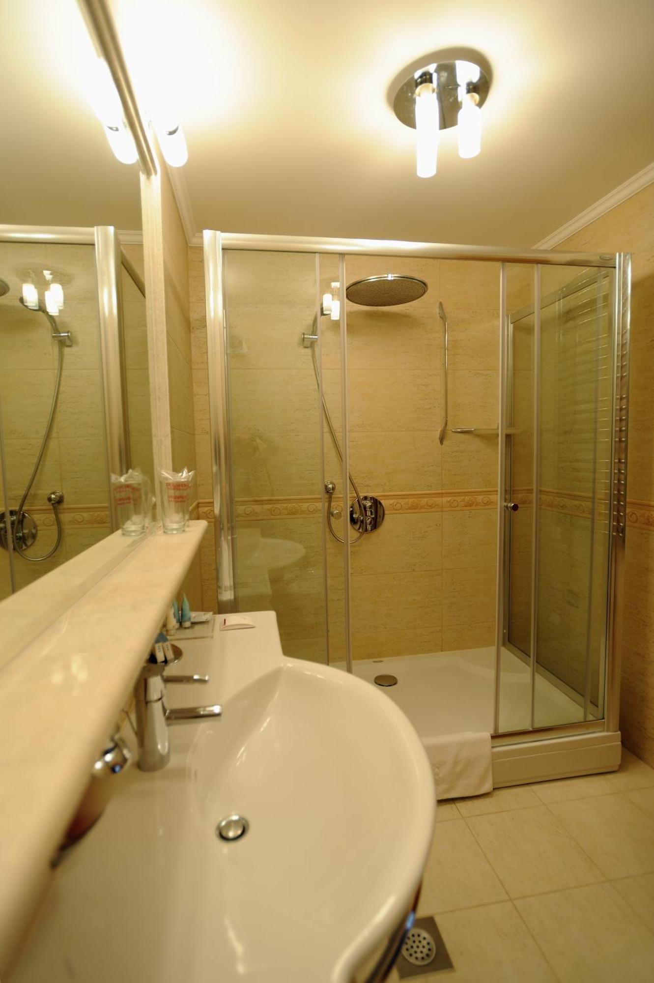 Hotel Solitudo Uble エクステリア 写真