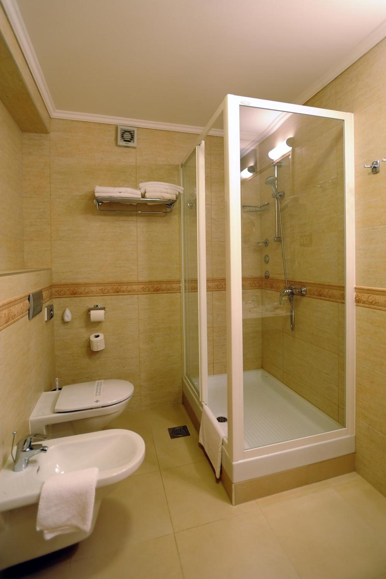Hotel Solitudo Uble エクステリア 写真