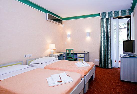 Hotel Solitudo Uble エクステリア 写真